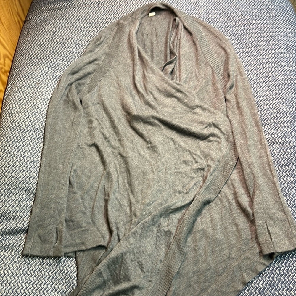 Lululemon Athletica Women’s Find Your Calm Wrap Grey  Size 6-8